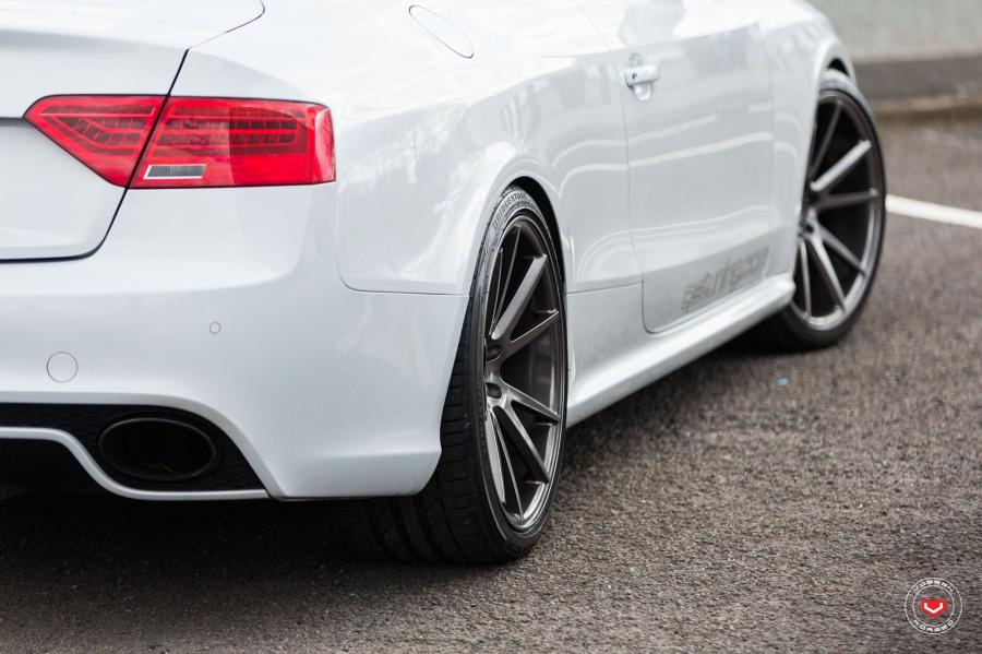 Детали экстерьера Audi RS5 Coupe on Vossen Wheels (VPS-301) 2017 года  (фото 36 из 48)